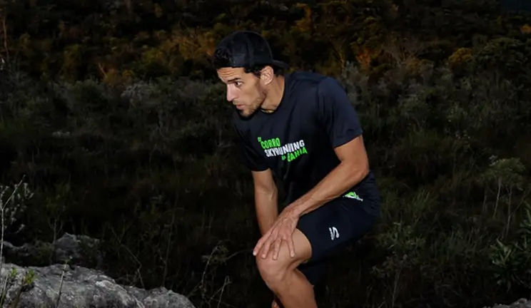 Aventura Noturna: Desafios e Superação em Trilhas Escuras